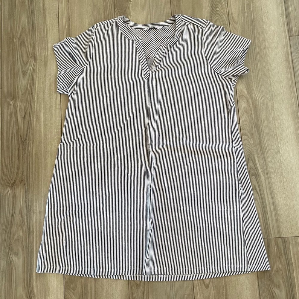 Isaac Mizrahi Navy and White Striped V-Neck Seersucker Dress - Picture 2 of 10